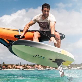 “Pro Evolve V3 jsme představili menší verzi, která vyhovuje lehčím jezdcům a zkušenějším wingfoilerum a také otevírá dveře...